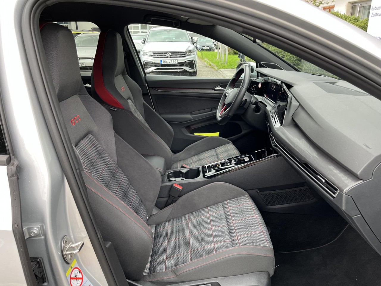 Golf VIII GTI 2,0 TSI DSG (DCC+LED+Navi+RearView)