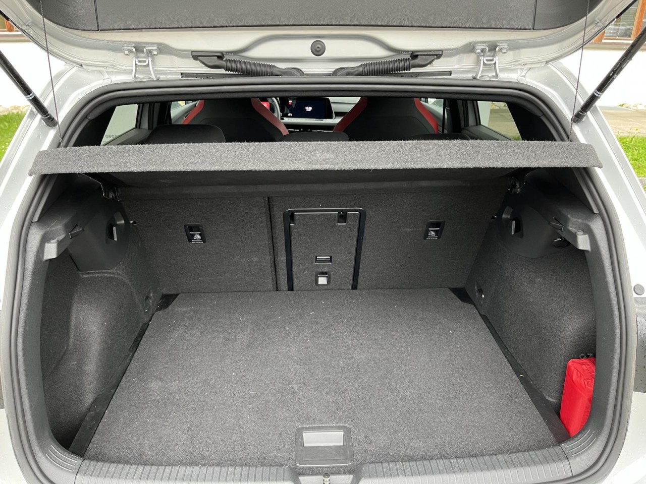 Golf VIII GTI 2,0 TSI DSG (DCC+LED+Navi+RearView)