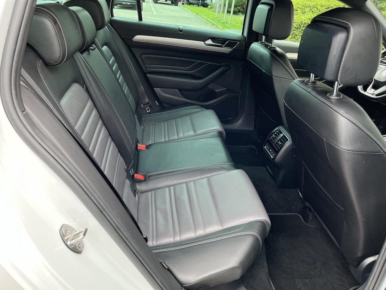 Passat Variant 2,0 TDI DSG 4Motion R-Line (AreaView+SD+AHK)