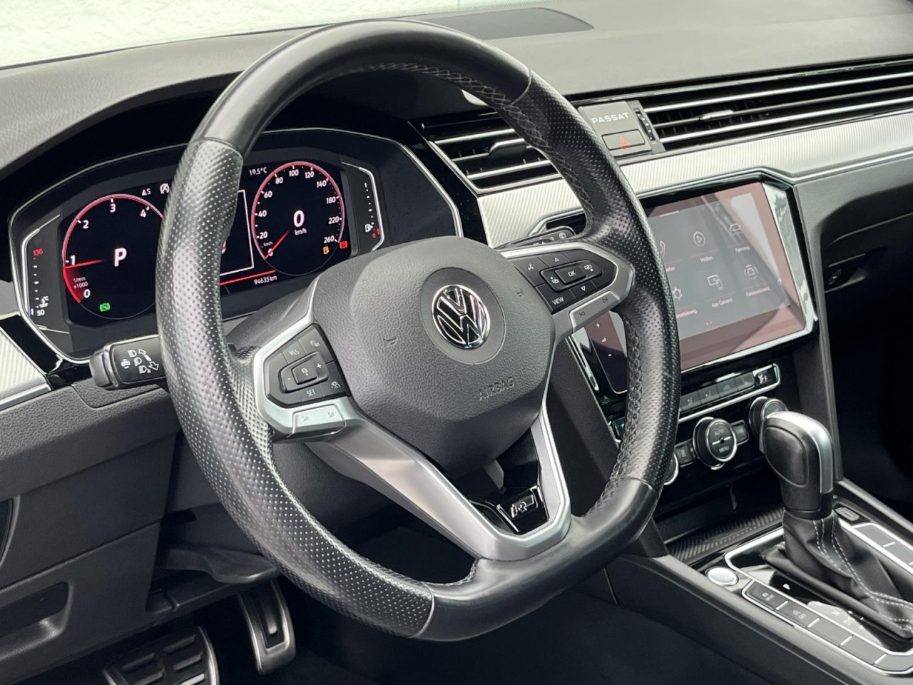 Passat Variant 2,0 TDI DSG 4Motion R-Line (AreaView+SD+AHK)