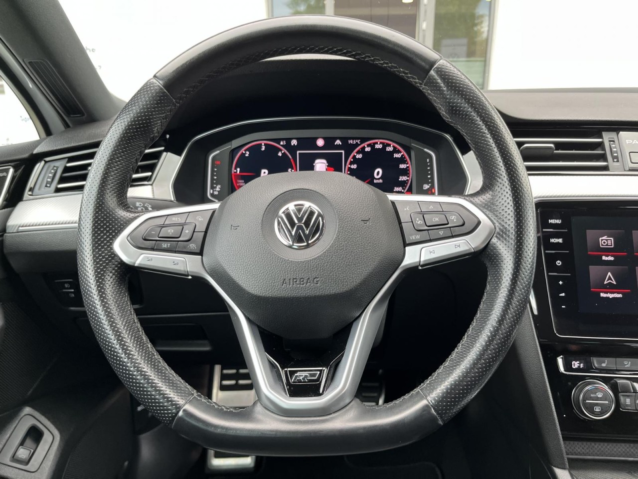 Passat Variant 2,0 TDI DSG 4Motion R-Line (AreaView+SD+AHK)