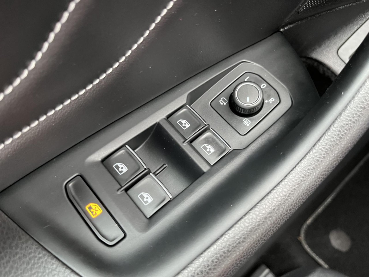Passat Variant 2,0 TDI DSG 4Motion R-Line (AreaView+SD+AHK)