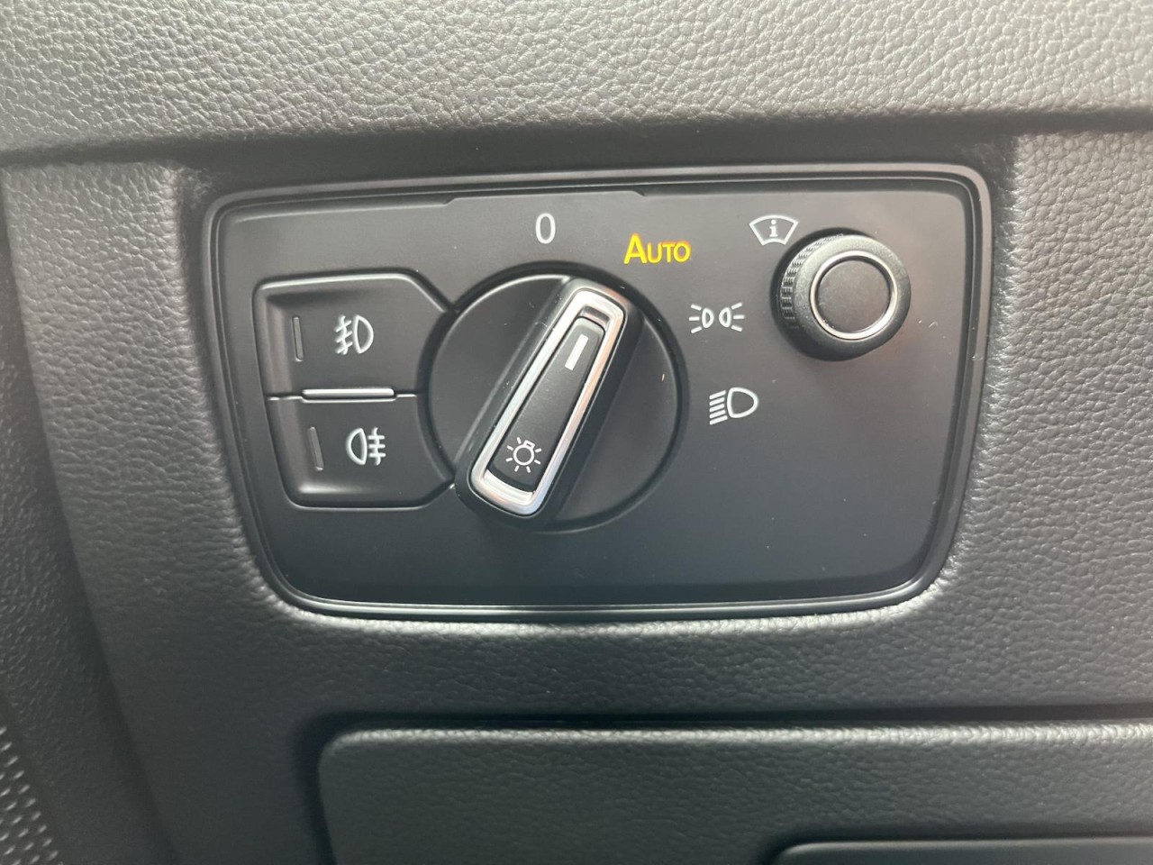 Passat Variant 2,0 TDI DSG 4Motion R-Line (AreaView+SD+AHK)