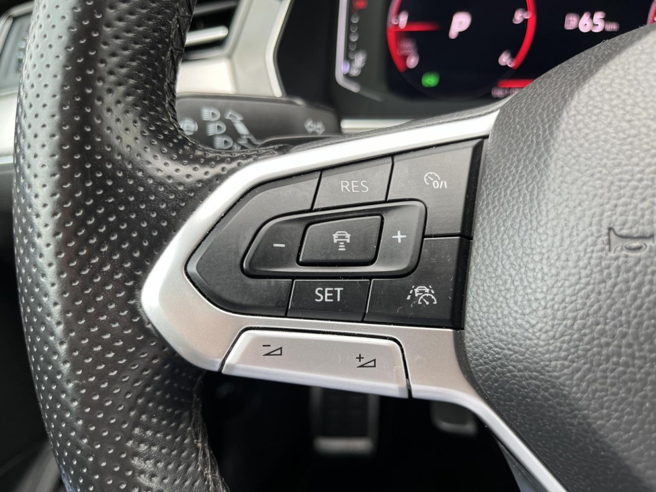 Passat Variant 2,0 TDI DSG 4Motion R-Line (AreaView+SD+AHK)