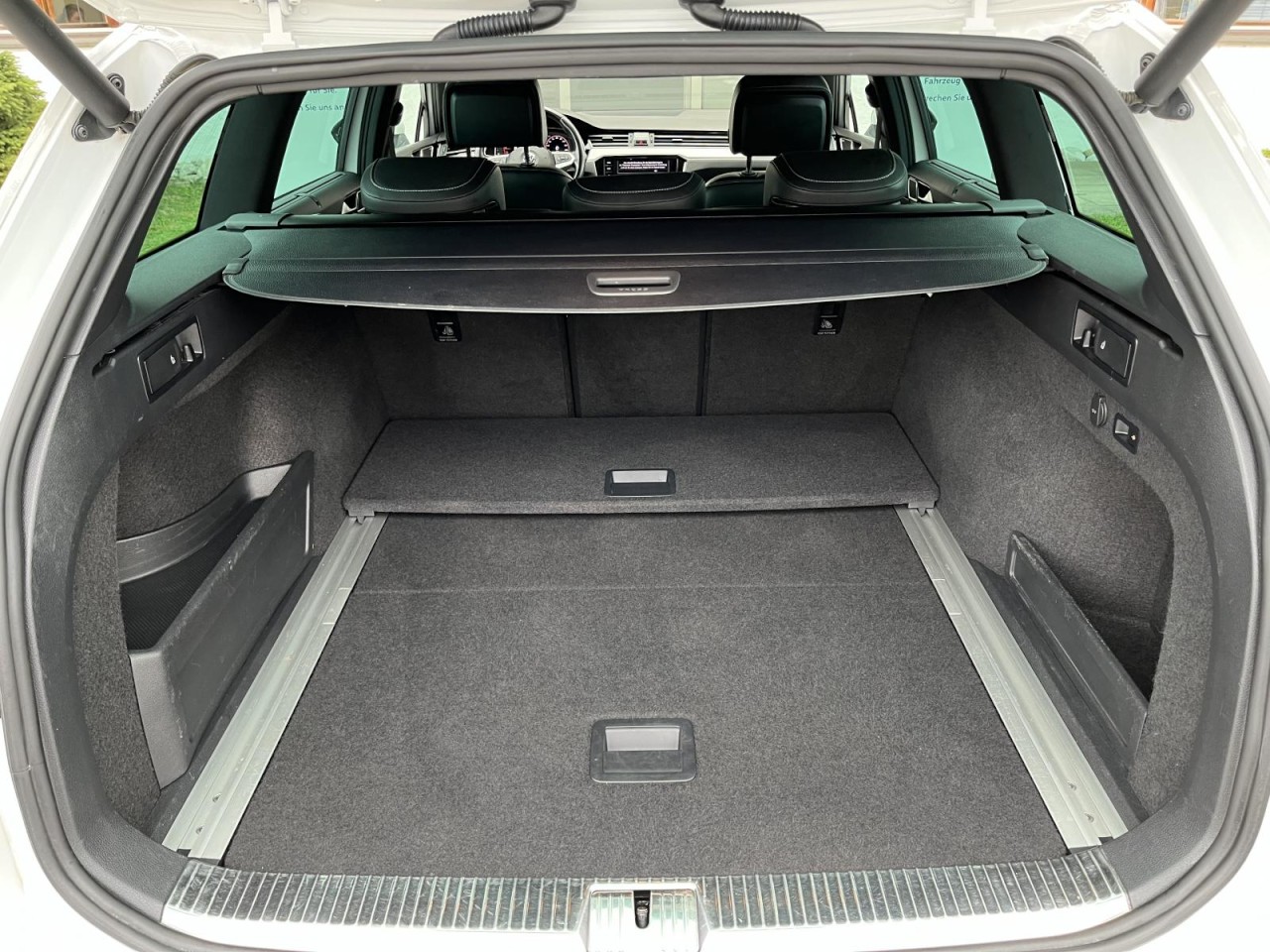Passat Variant 2,0 TDI DSG 4Motion R-Line (AreaView+SD+AHK)