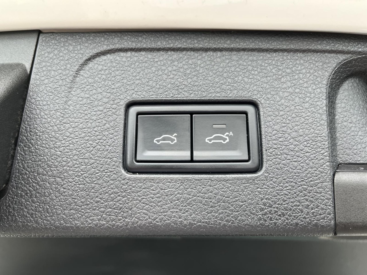 Passat Variant 2,0 TDI DSG 4Motion R-Line (AreaView+SD+AHK)