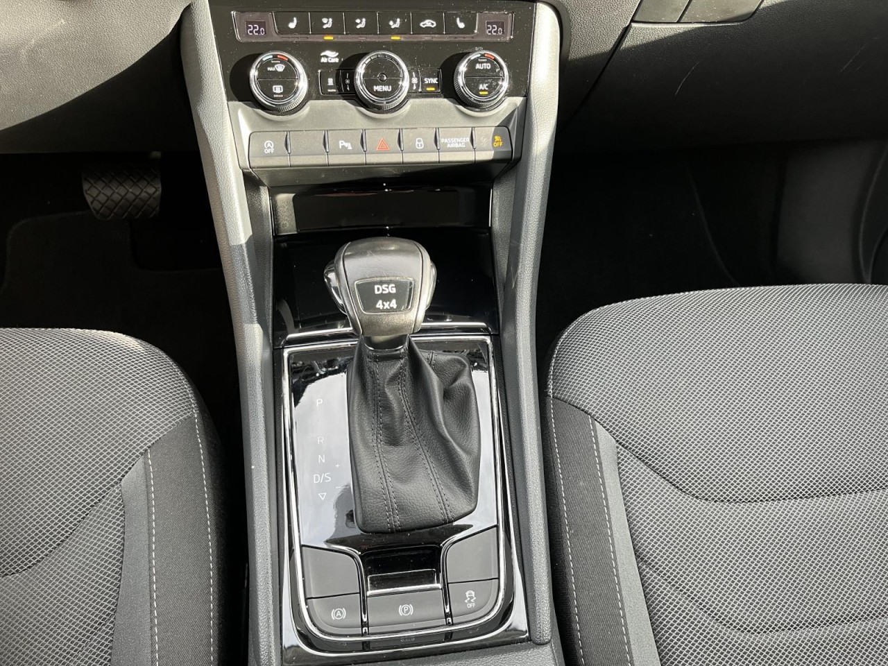 Kodiaq 1,5 TSI DSG Ambition 4x4 (7-Sitzer+Standhzg.+AHK)