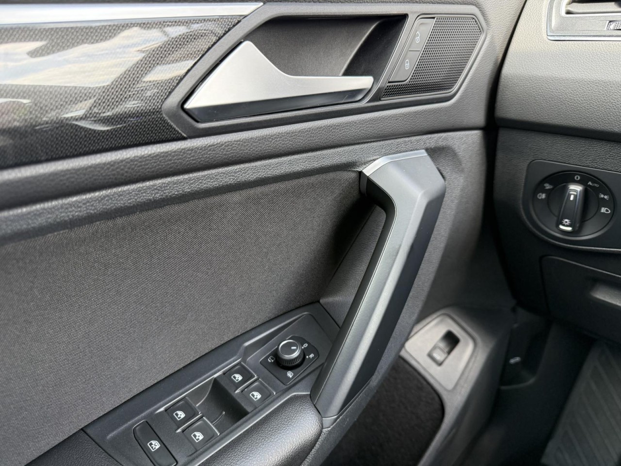 Tiguan 2,0 TDI DSG 4Motion Elegance (ACC+Navi+AHK)