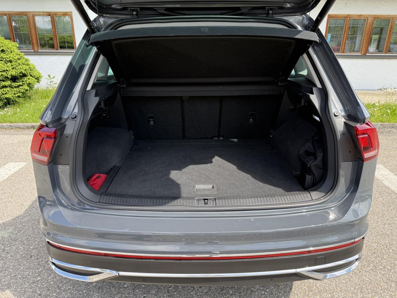 Tiguan 2,0 TDI DSG 4Motion Elegance (ACC+Navi+AHK)