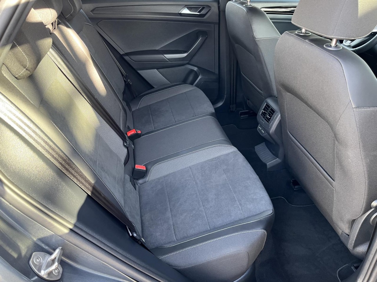 T-Roc 1,5 TSI DSG R-Line (AHK+IQLight+Navi)