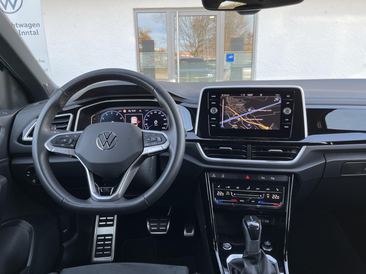 T-Roc 1,5 TSI DSG R-Line (AHK+IQLight+Navi)