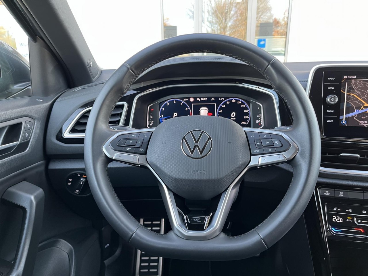 T-Roc 1,5 TSI DSG R-Line (AHK+IQLight+Navi)