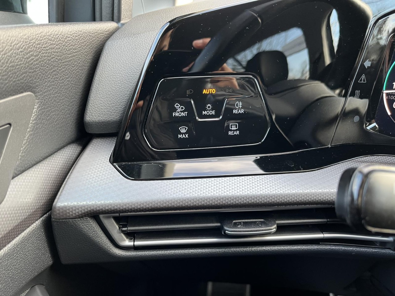 Golf VIII 1,5 eTSI DSG Active (LED+RearView+Navi)