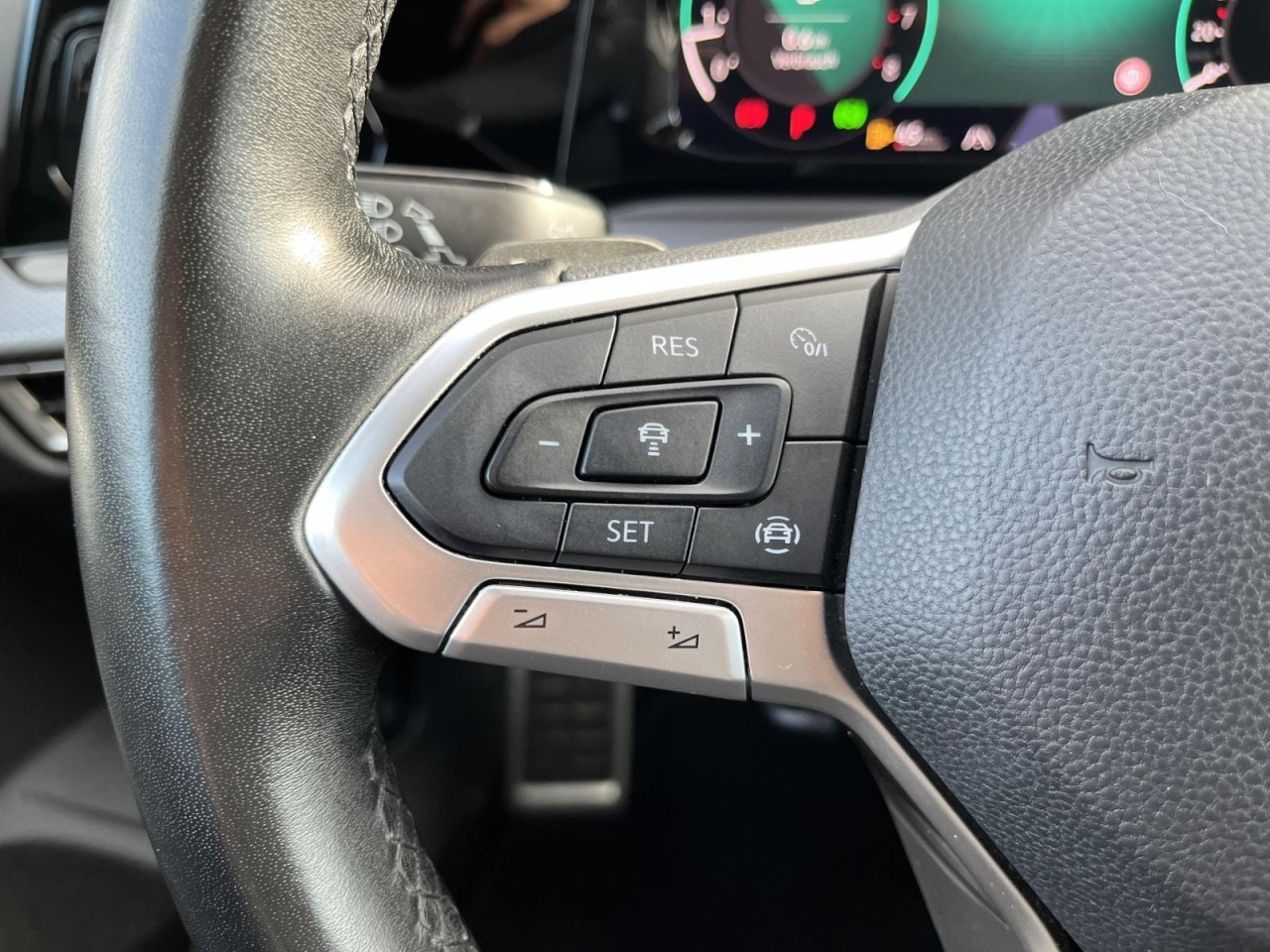 Golf VIII 1,5 eTSI DSG Active (LED+RearView+Navi)