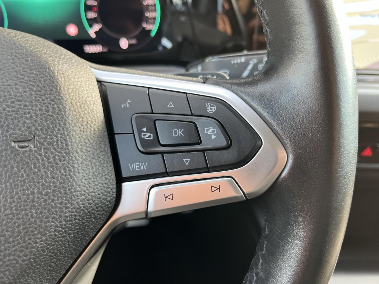 Golf VIII 1,5 eTSI DSG Active (LED+RearView+Navi)