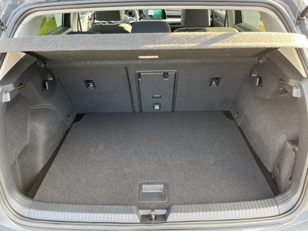 Golf VIII 1,5 eTSI DSG Active (LED+RearView+Navi)