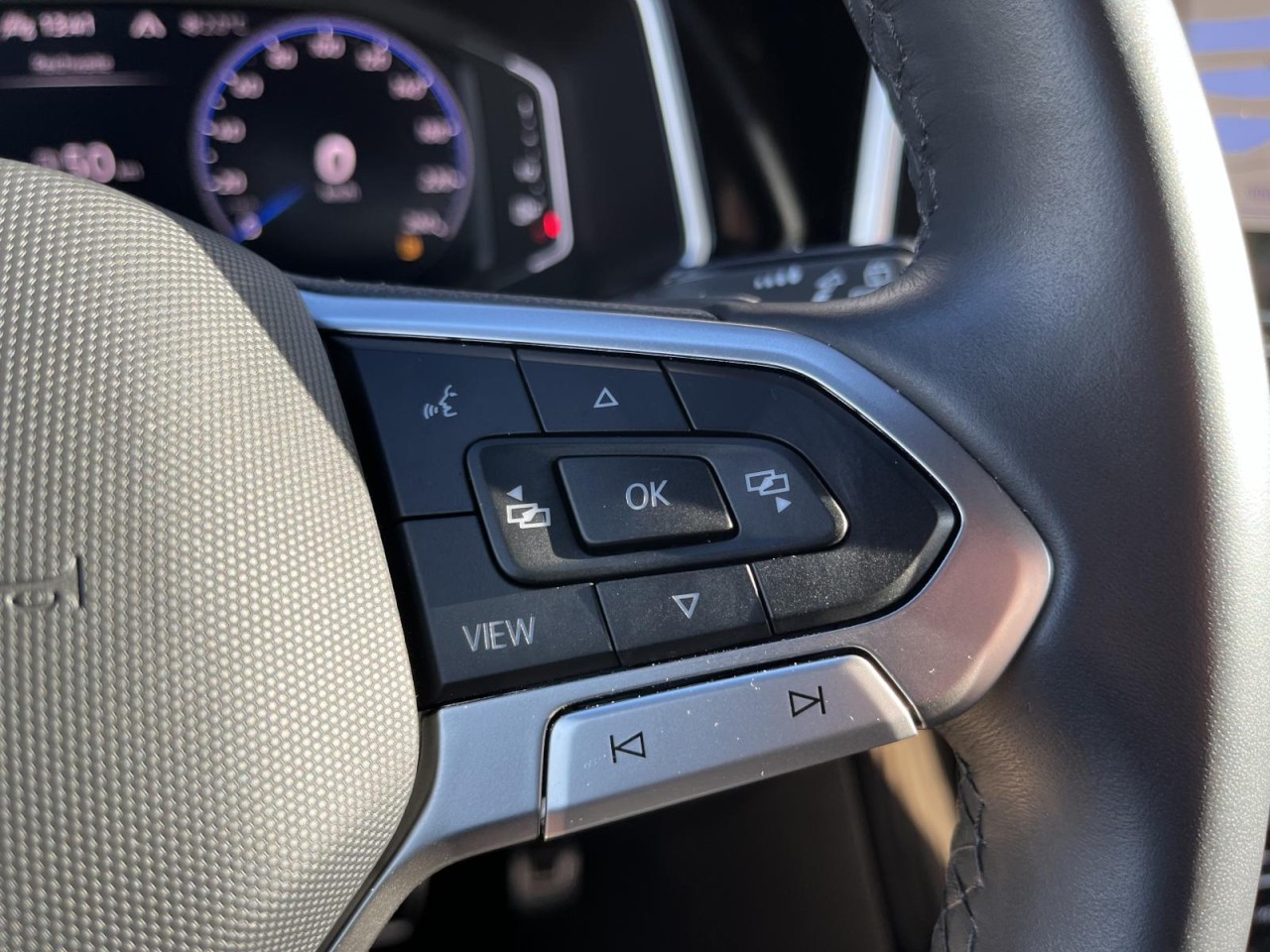 T-Roc 1,5 TSI DSG R-Line (IQLight+RearView+Navi)