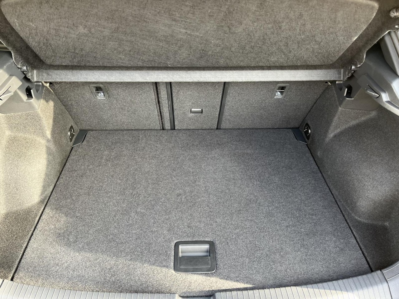 T-Roc 1,5 TSI DSG R-Line (IQLight+RearView+Navi)