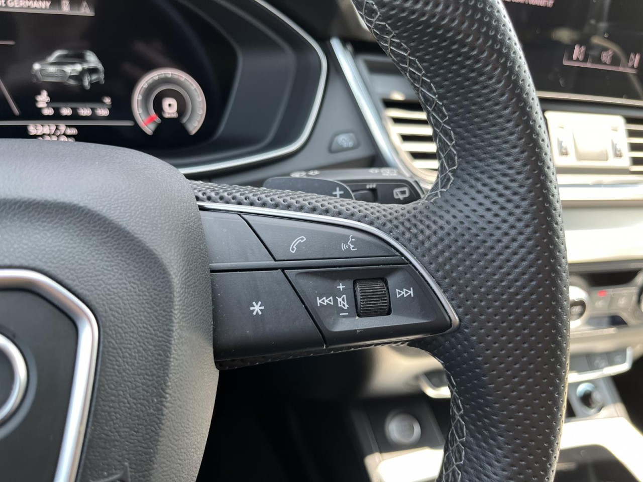 Q5 50 TDI tiptronic quattro S-Line (LED+Navi+AHK)