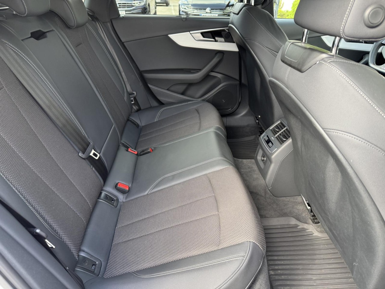 A4 Avant 40 TDI S tronic quattro S line (OptikPaket+AHK+LED)