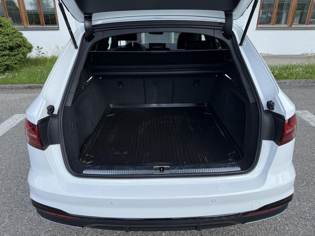 A4 Avant 40 TDI S tronic quattro S line (OptikPaket+AHK+LED)
