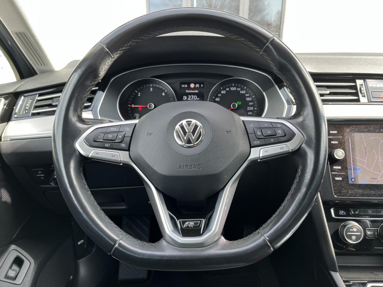 Passat Variant 2,0 l TDI DSG Business (IQLight+Navi+Keyless)