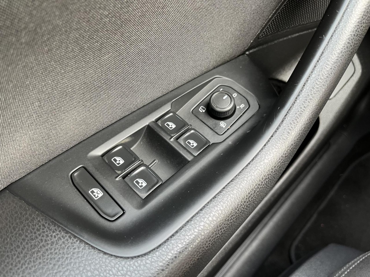 Passat Variant 2,0 l TDI DSG Business (IQLight+Navi+Keyless)