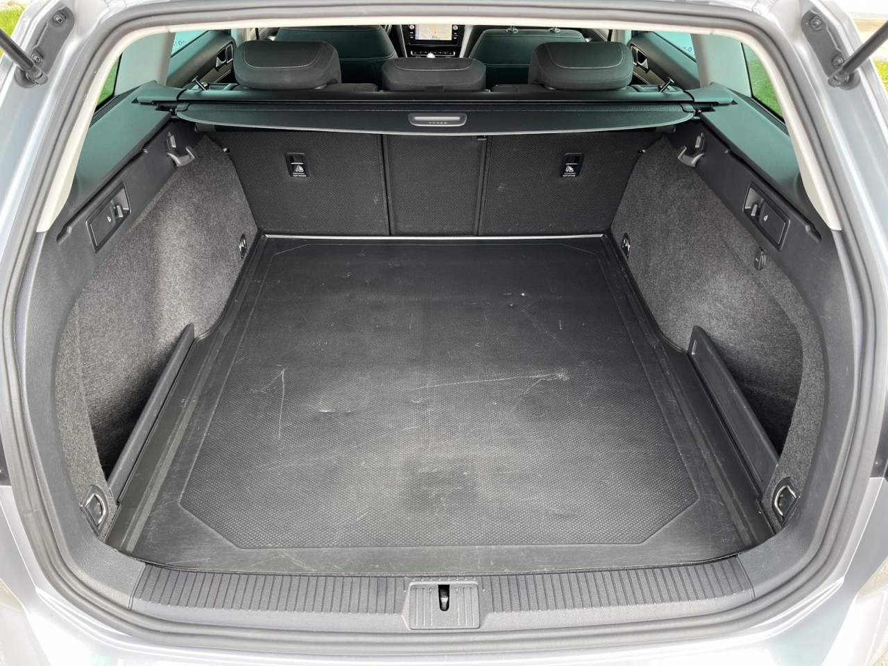 Passat Variant 2,0 l TDI DSG Business (IQLight+Navi+Keyless)