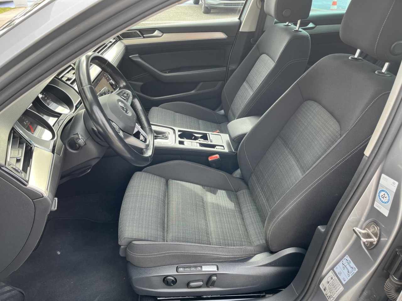 Passat Variant 2,0 l TDI DSG Business (IQLight+Navi+Keyless)