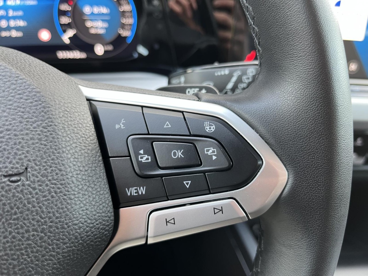 Golf VIII Variant 2,0 TDI DSG 4Motion Alltrack (Navi+AHK+RearView)