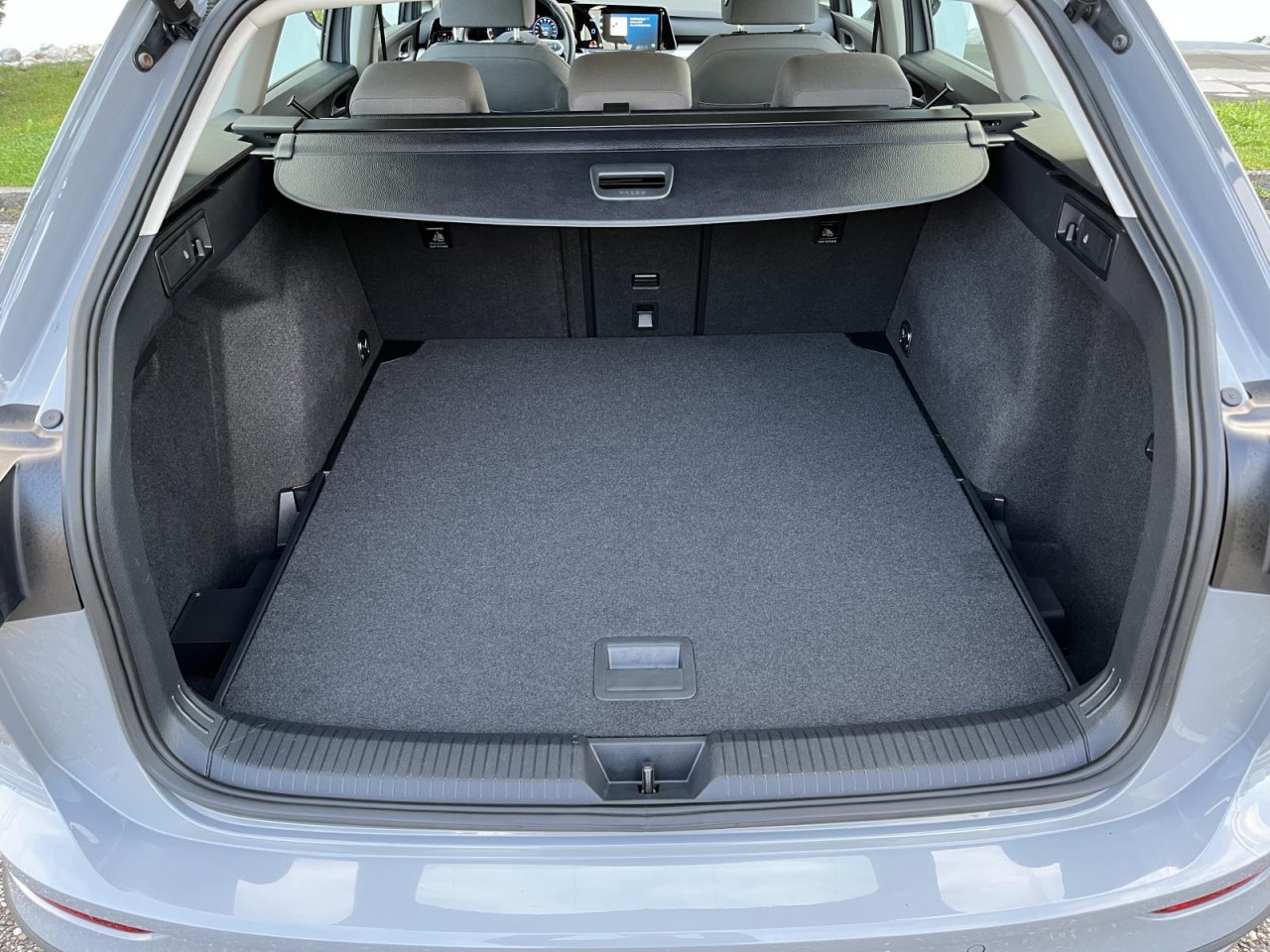 Golf VIII Variant 2,0 TDI DSG 4Motion Alltrack (Navi+AHK+RearView)