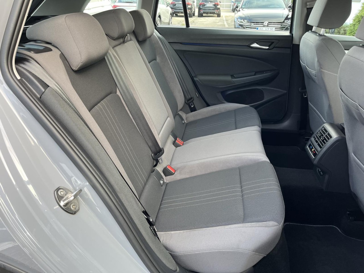 Golf VIII Variant 2,0 TDI DSG 4Motion Alltrack (Navi+AHK+RearView)