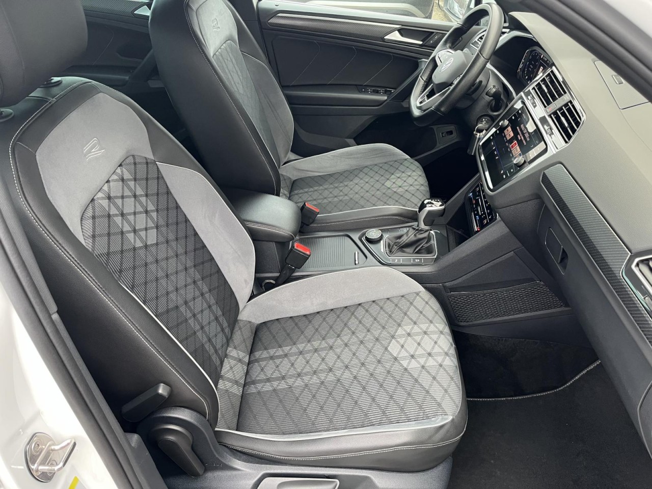 Tiguan 2,0 TSI DSG 4Motion R-Line (AHK+Navi)