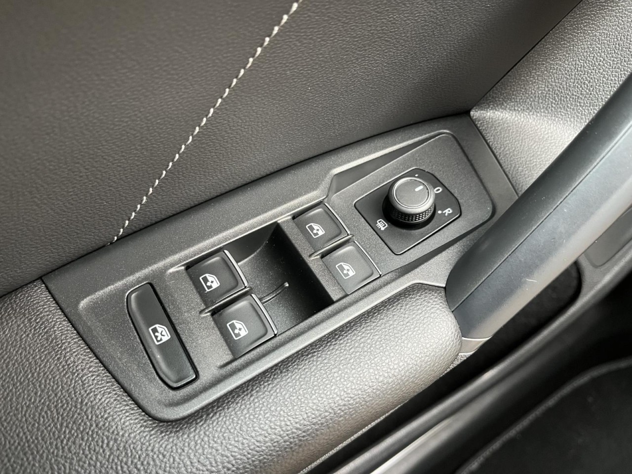 Tiguan 2,0 TSI DSG 4Motion R-Line (AHK+Navi)