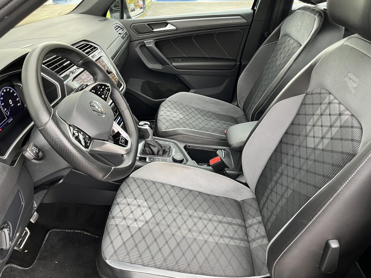 Tiguan 2,0 TDI DSG 4Motion R-Line (Navi+LED+RearView)