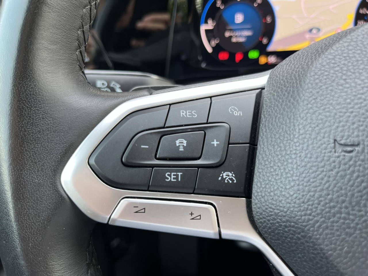 Golf VIII Variant 2,0 TDI DSG Style (LED+RearView)