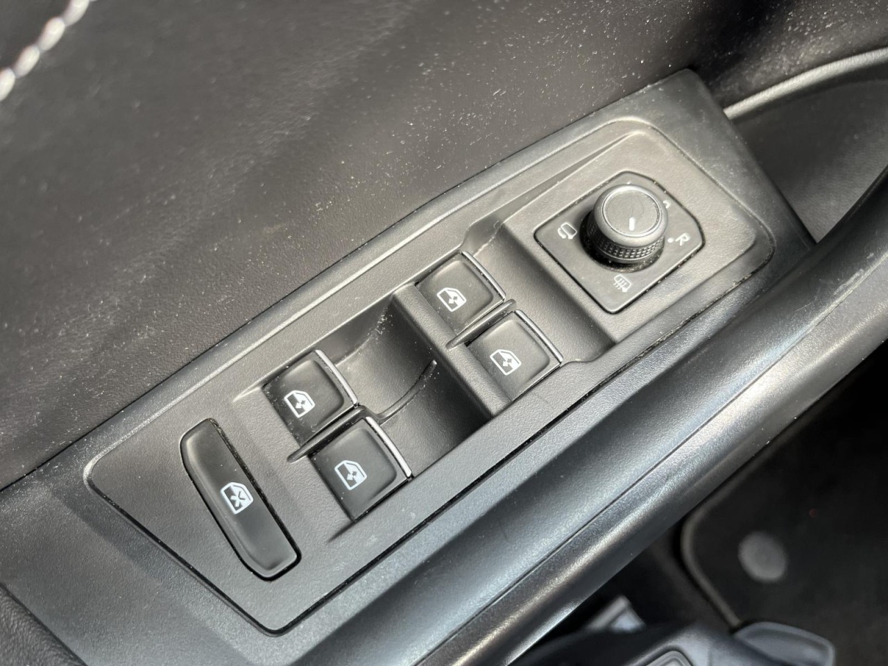 T-Roc 1,5 TSI DSG Black Style (RearView+LED+AppConnect)