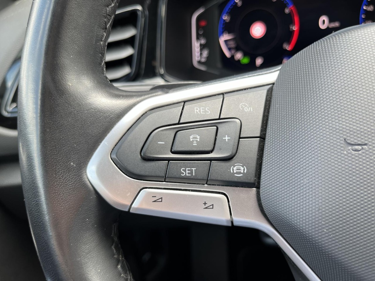 T-Roc 1,5 TSI DSG Black Style (RearView+LED+AppConnect)