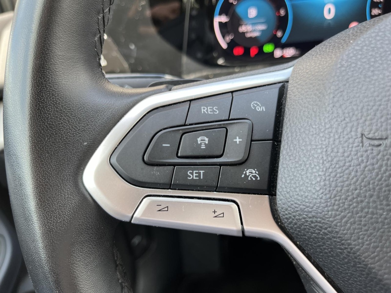 Golf VIII Variant 2,0 TDI DSG Life (LED+RearView)