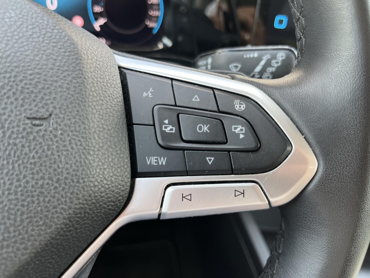 Golf VIII Variant 2,0 TDI DSG Life (LED+RearView)