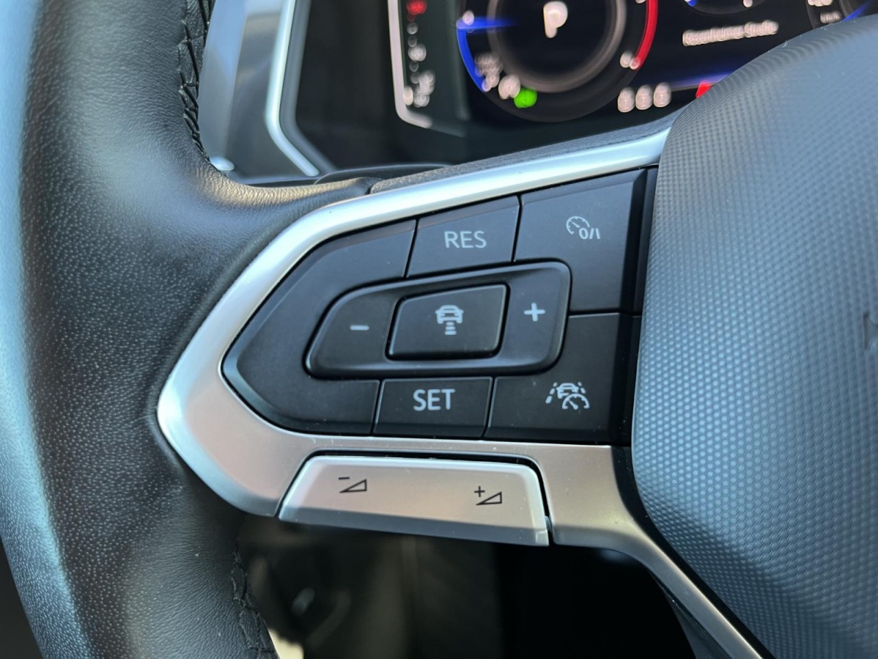 Tiguan 2,0 TDI DSG Elegance (IQLight+Standhzg.)