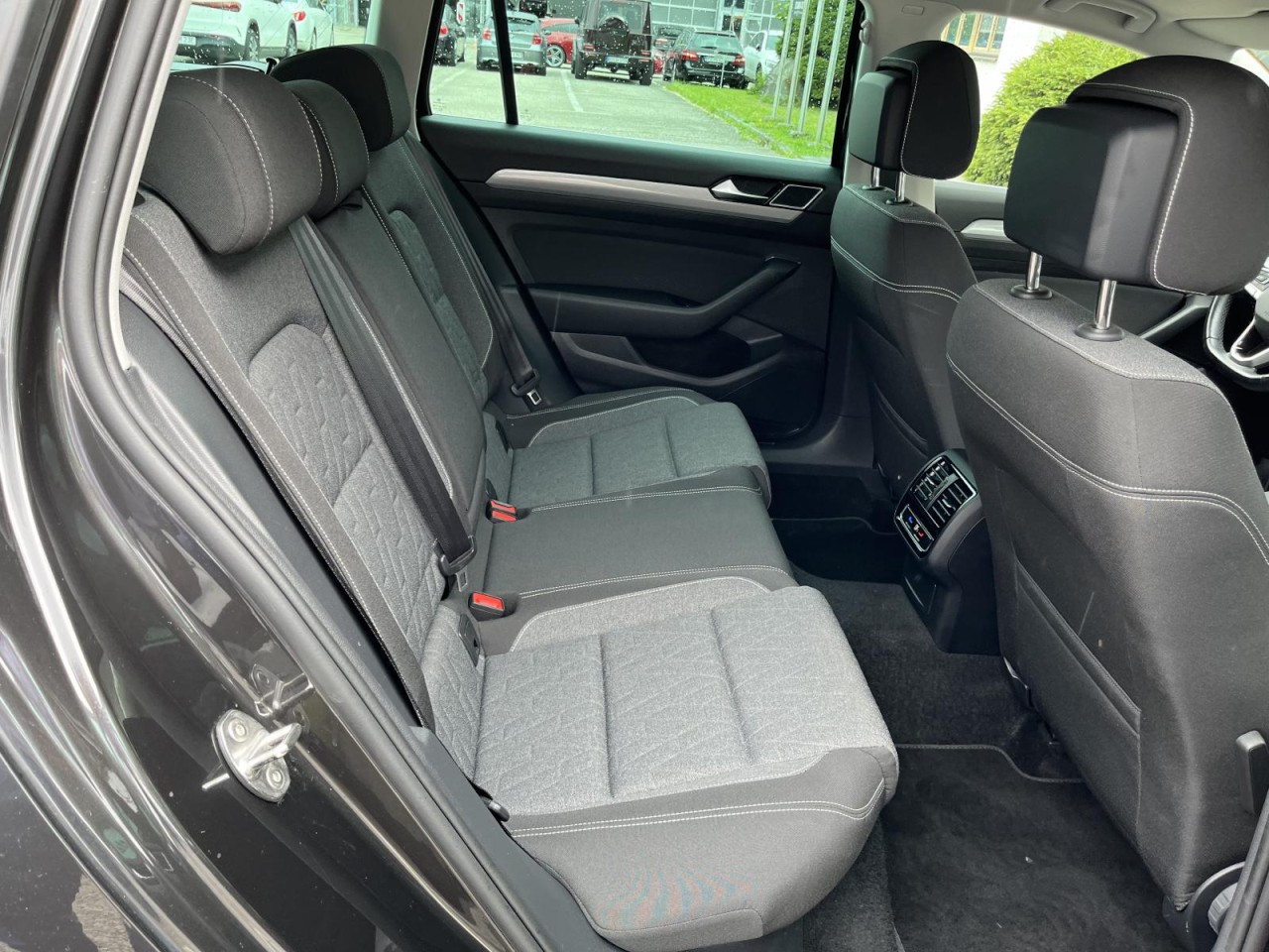 Passat Variant 2,0 TDI DSG Business (LED+Navi+AHK)