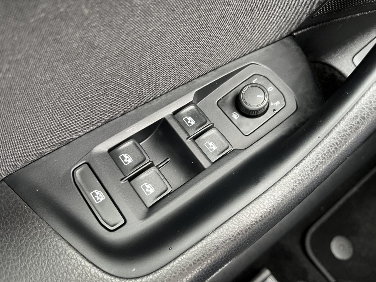 Passat Variant 2,0 TDI DSG Business (LED+Navi+AHK)