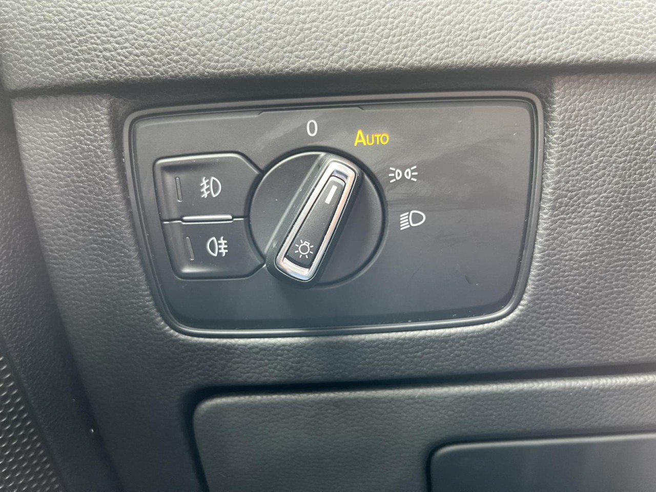 Passat Variant 2,0 TDI DSG Business (LED+Navi+AHK)