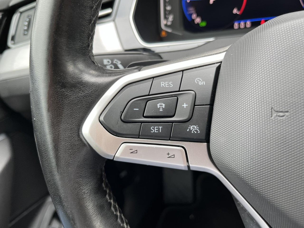 Passat Variant 2,0 TDI DSG Business (LED+Navi+AHK)