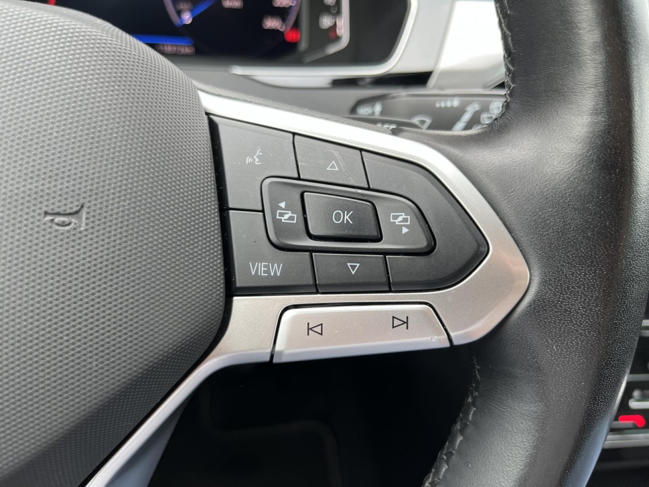 Passat Variant 2,0 TDI DSG Business (LED+Navi+AHK)