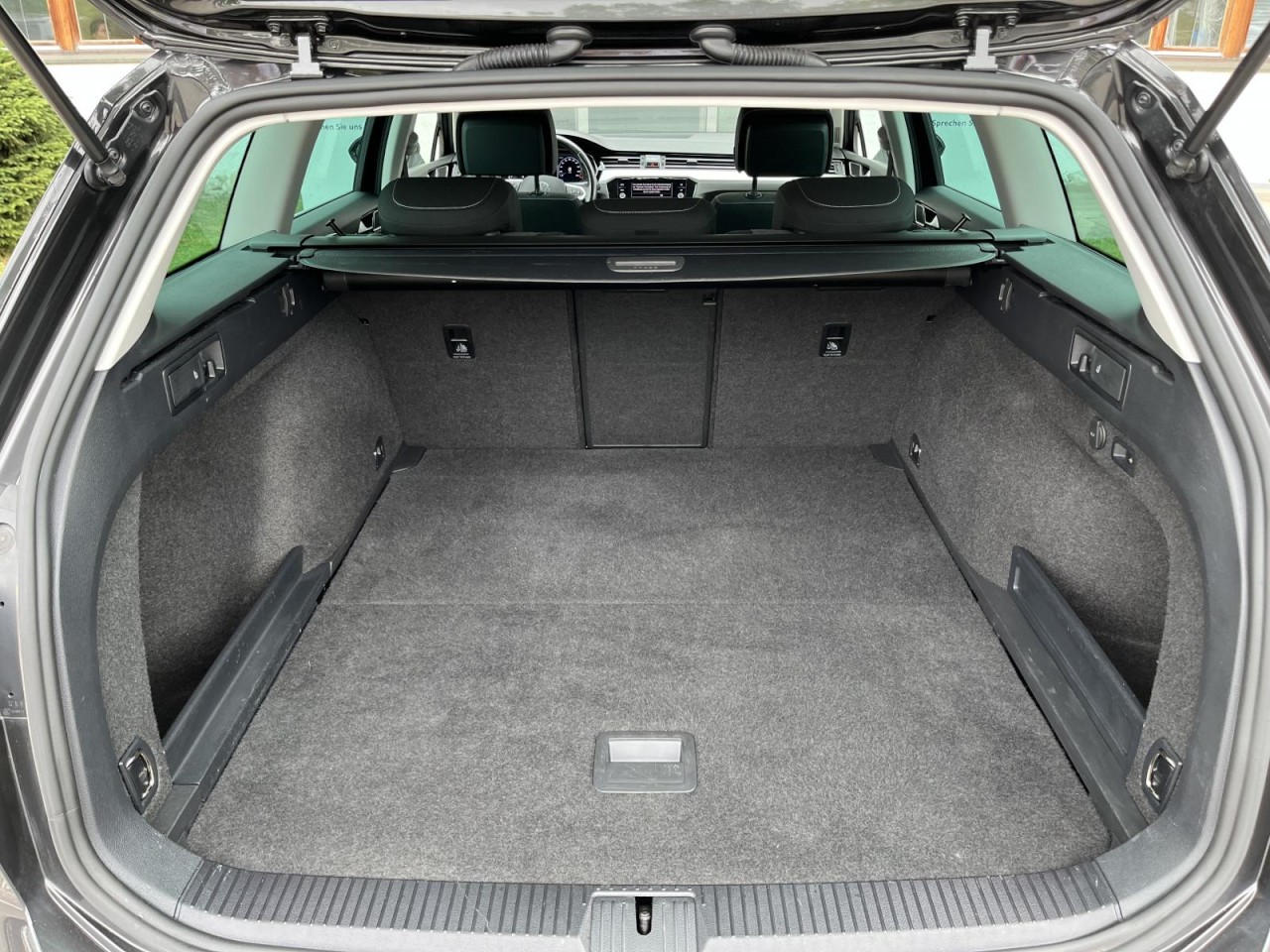 Passat Variant 2,0 TDI DSG Business (LED+Navi+AHK)