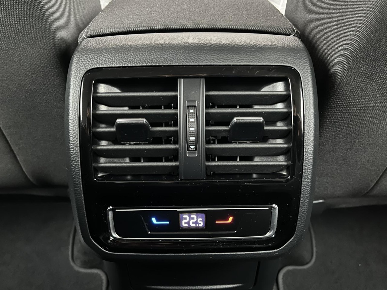 Passat Variant 2,0 TDI Bussines (Navi+LED+ACC)