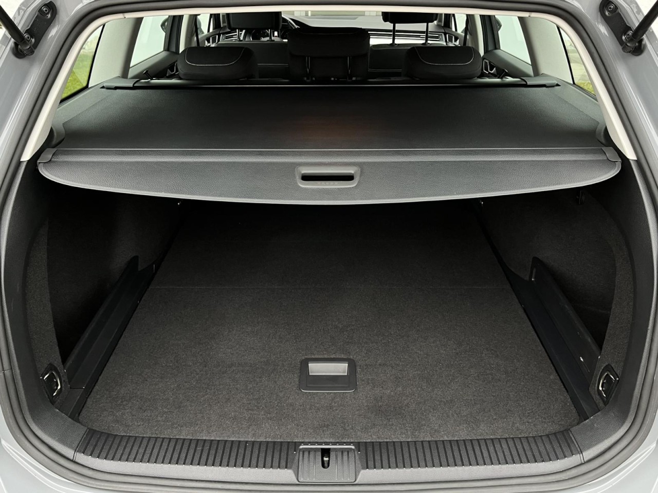 Passat Variant 2,0 TDI Bussines (Navi+LED+ACC)