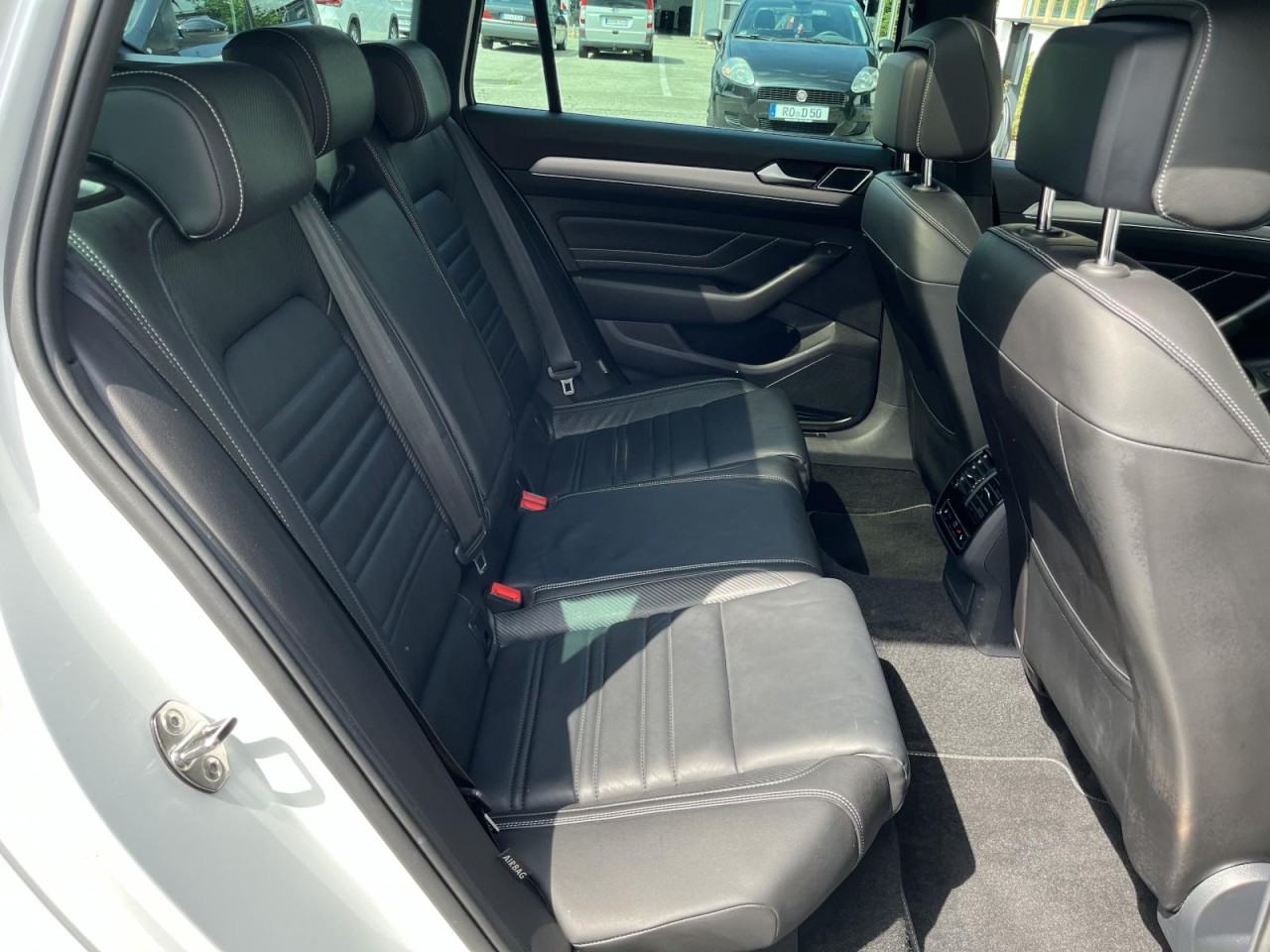 Passat Variant 2,0 TDI DSG 4Motion R-Line (AHK+Navi)